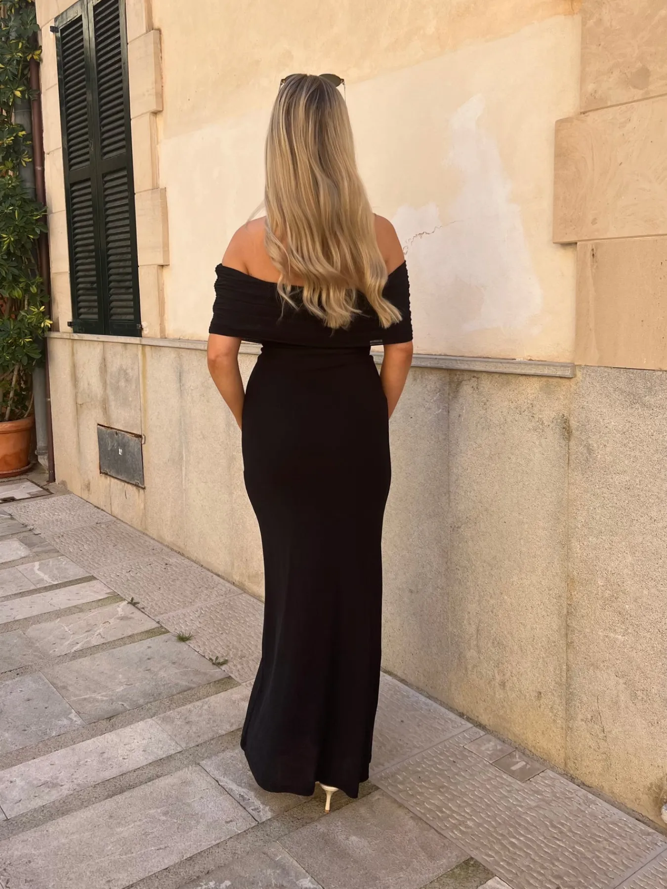 Astrid Frank Lange Kjoler|Aria off-shoulder kjole