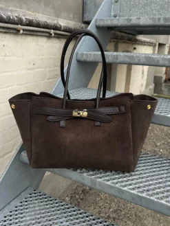 Astrid Frank Tasker|Claire taske