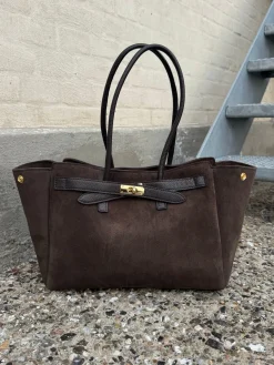 Astrid Frank Tasker|Claire taske