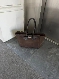 Astrid Frank Tasker|Claire taske