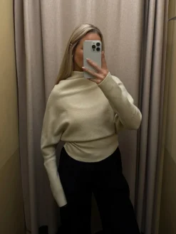 Astrid Frank Strik|Ella striktrøje