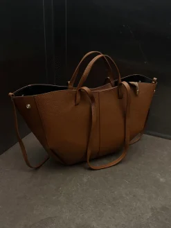 Astrid Frank Tasker|Luciana taske