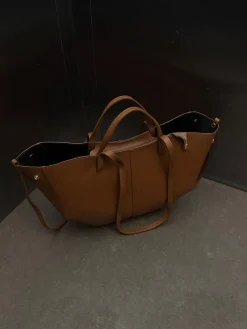 Astrid Frank Tasker|Luciana taske