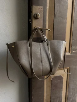 Astrid Frank Tasker|Luciana taske