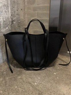 Astrid Frank Tasker|Luciana taske